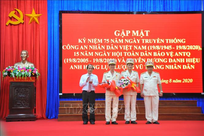 Ngày 18/8/2020, Công an tỉnh Gia Lai tổ chức buổi Lễ gặp mặt nhân kỷ niệm 75 năm Ngày truyền thống lực lượng Công an nhân dân (19/8/1945 – 19/8/2020), 15 năm Ngày hội toàn dân bảo vệ an ninh Tổ quốc (19/8/2005 – 19/8/2020) và tuyên dương danh hiệu Anh hùn