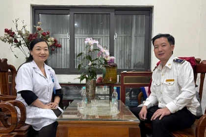 Vợ chồng bác sĩ người Mông cùng gieo sự sống giữa đại ngàn