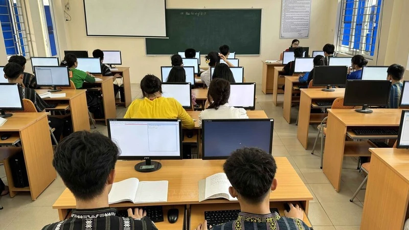 Đào tạo nguồn nhân lực chất lượng cao người dân tộc thiểu số