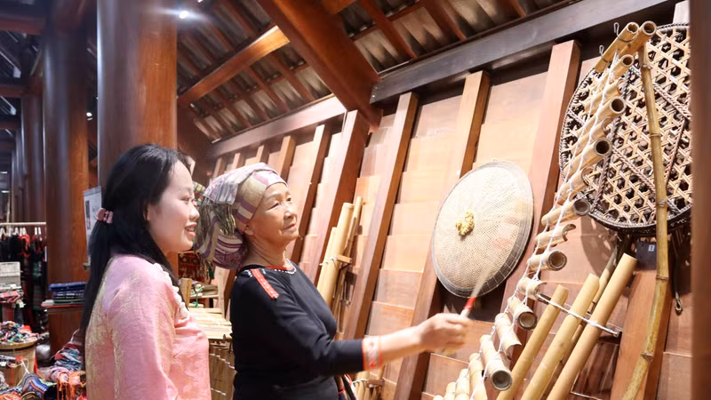 Văn hóa đại ngàn 'níu chân' du khách