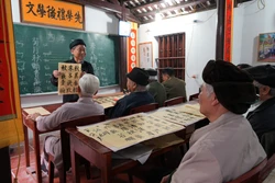 Lớp học đặc biệt nơi miếu cổ