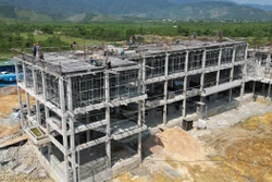 Xây trường nội trú liên cấp - chắp cánh ước mơ cho trẻ em vùng biên