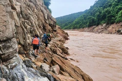 Nghệ An: Tình người trong lũ dữ