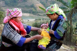 Nâng cao chất lượng dân số từ nền tảng chăm sóc bà mẹ và trẻ em