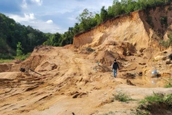 Huyện Chư Păh (Gia Lai) xử lý thiếu quyết liệt vụ hàng nghìn m³ đất, cát bị khai thác trái phép