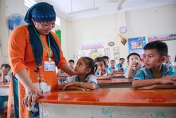 'Giữ lửa' tri thức cho học sinh dân tộc Chăm vùng biên giới Tây Nam