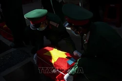 Phát hiện 18 hài cốt liệt sĩ trong vườn nhà dân