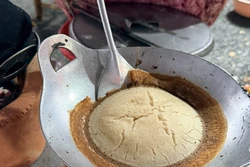 Độc đáo bánh bò nướng Ha Cô của đồng bào Chăm