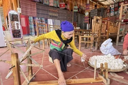 Dệt văn hóa Thái trên những khung cửi Pù Luông
