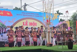 Phát huy giá trị văn hóa cồng chiêng và dệt thổ cẩm của người Ba Na