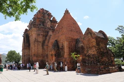 Khám phá vẻ đẹp di sản các tháp Chăm ở Khánh Hòa