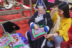 Lan tỏa, gìn giữ văn hóa người Pa Dí qua trang phục truyền thống