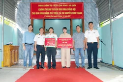 Xây dựng, bàn giao nhà cho quân nhân, đồng bào M’Nông