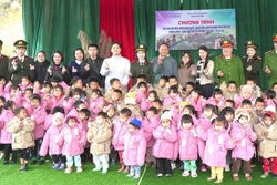 Lan tỏa hơi ấm yêu thương nơi phên dậu Tổ quốc