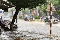 Quảng Ngãi: Ngập úng, đường hư hỏng kéo dài tại phường Kon Tum