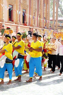 Lễ dâng y Kathina 2025 của đồng bào Khmer Nam Bộ