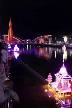 Lung linh sắc màu Lôi Protip và ghe Cà Hâu 2025 của đồng bào Khmer