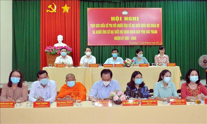 Công tác tiếp xúc cử tri được tiến hành đảm bảo an toàn phòng dịch. Ảnh: Trung Hiếu-TTXVN Sóc Trăng đẩy mạnh tuyên truyền về bầu cử ở vùng đồng bào dân tộc thiểu số ảnh 2