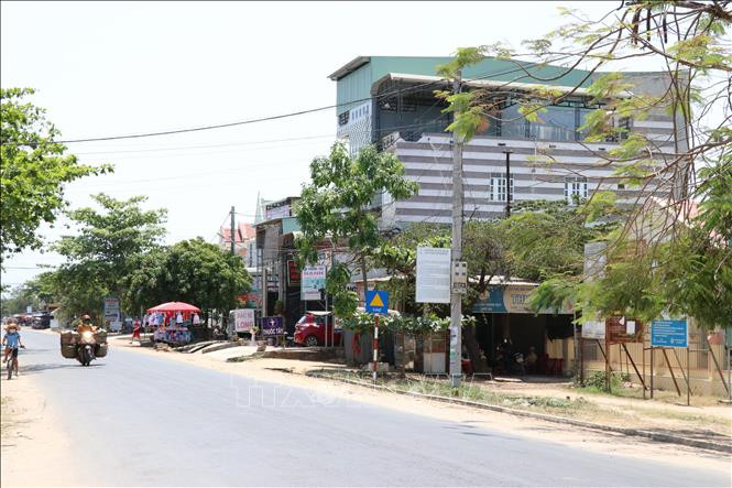 Xã Ia Mrơn, huyện Ia Pa (Gia Lai), địa phương có hơn 80% người dân tộc thiểu số đã về đích nông thôn mới vào cuối năm 2020. Ảnh: Hồng Điệp - TTXVN Gia Lai hoàn thành tiêu chí nông thôn mới nhờ phương châm "Nhà nước và nhân dân cùng làm" ảnh 3