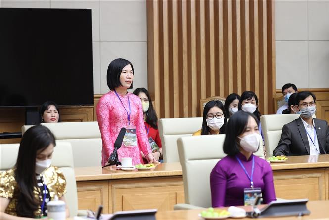 Giáo viên Hồ Thị Tuyết, Trường THCS Triệu Thương, huyện Triệu Phong, tỉnh Quảng Trị phát biểu. Ảnh: Dương Giang - TTXVN Thủ tướng Phạm Minh Chính: Các nhà giáo đang thực hiện sứ mệnh rất vẻ vang và đáng tự hào ảnh 2
