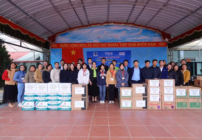 Công đoàn Thông tấn xã Việt Nam cùng "đưa yêu thương đến với Hà Giang" ảnh 2