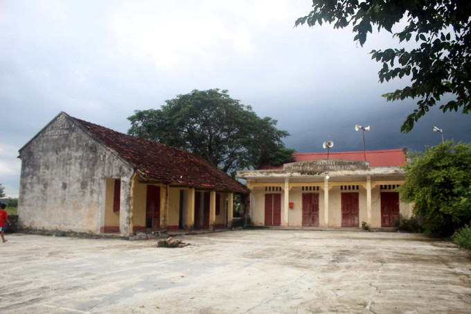 Nhà văn hóa thuộc xã Xuân Dương, huyện miền núi Thường Xuân (Thanh Hóa) đã hư hỏng, xuống cấp. Ảnh: Nguyễn Nam - TTXVN Thanh Hóa: Bất cập trong thực hiện sáp nhập nhà văn hóa ở thôn, bản vùng cao ảnh 1