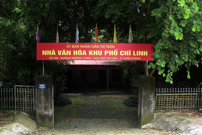 Nhà văn hóa khu phố Chí Linh, thị trấn lang Chánh, huyện miền núi Lang Chánh, tỉnh Thanh Hóa. Ảnh: Nguyễn Nam - TTXVN Thanh Hóa: Bất cập trong thực hiện sáp nhập nhà văn hóa ở thôn, bản vùng cao ảnh 2