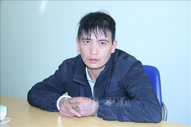 Đối tượng Giàng A Quả tại cơ quan công an. Ảnh: TTXVN phát Lào Cai triệt phá chuyên án ma túy, bắt 1 đối tượng, thu giữ 2 bánh heroin ảnh 3