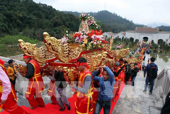 Lễ rước kiệu trong ngày Khai hội Yên Tử. Ảnh: Quý Trung – TTXVN Muôn màu lễ hội tháng Giêng ảnh 6