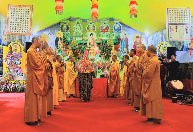 Tổ chức Lễ cầu siêu các anh hùng, liệt sỹ tại Hang Tám Thanh niên xung phong và Đường 20 – Quyết Thắng ảnh 2