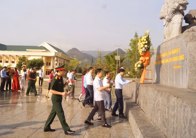 Học và làm theo Bác: Gắn nhiệm vụ chính trị với các phong trào thi đua, cuộc vận động ảnh 1