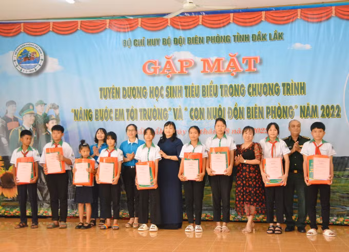 Bộ đội Biên phòng tỉnh Đắk Lắk chắp cánh ước mơ cho trẻ em vùng biên ảnh 2