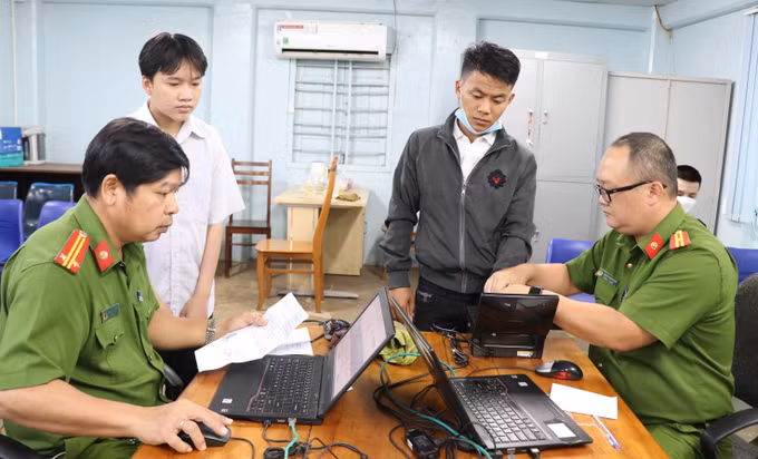 Đẩy nhanh tiến độ cấp định danh điện tử, triển khai các tiện ích trực tuyến ảnh 1