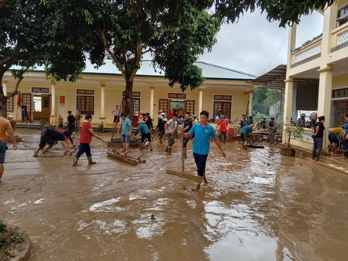 Nghệ An khẩn trương khắc phục thiệt hại, ổn định việc dạy và học sau trận mưa lũ lịch sử ảnh 2