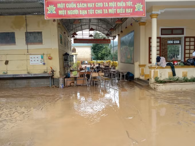Nghệ An khẩn trương khắc phục thiệt hại, ổn định việc dạy và học sau trận mưa lũ lịch sử ảnh 5