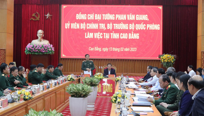 Bộ trưởng Quốc phòng Phan Văn Giang phát biểu trong buổi làm việc với lãnh đạo tỉnh Cao Bằng. Ảnh: Quốc Đạt – TTXVN Đại tướng Phan Văn Giang, Bộ trưởng Quốc phòng thăm và làm việc tại Cao Bằng ảnh 2