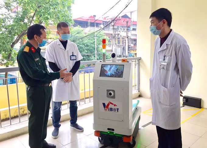 Dịch COVID-19: Nghiên cứu chế tạo thành công robot vận chuyển trong các khu vực cách ly có nguy cơ lây nhiễm cao ảnh 1
