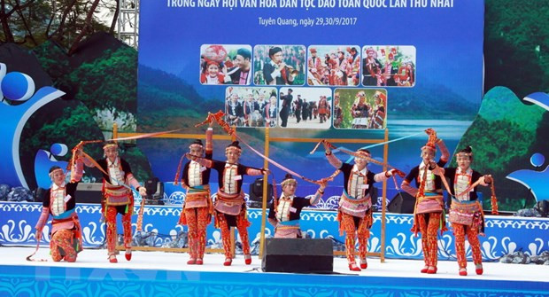 Điệu múa truyền thống của đồng bào dân tộc Dao. Ảnh: Quang Cường-TTXVN Chuẩn bị chu đáo cho Lễ khai mạc Ngày hội Văn hóa dân tộc Dao toàn quốc lần thứ II ảnh 1