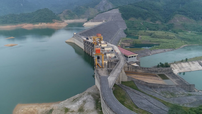Toàn cảnh Nhà máy thủy điện Tuyên Quang, thuộc địa phận huyện Na Hang, tỉnh Tuyên Quang. Ảnh: Vũ Quang-TTXVN Nước về nhiều, các hồ thủy điện sẵn sàng xả tràn theo quy định ảnh 1