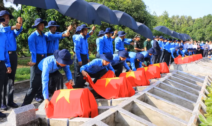 75 năm Ngày Thương binh - Liệt sĩ: ​Chuyện về những người tìm kiếm, quy tập hài cốt liệt sĩ ảnh 2