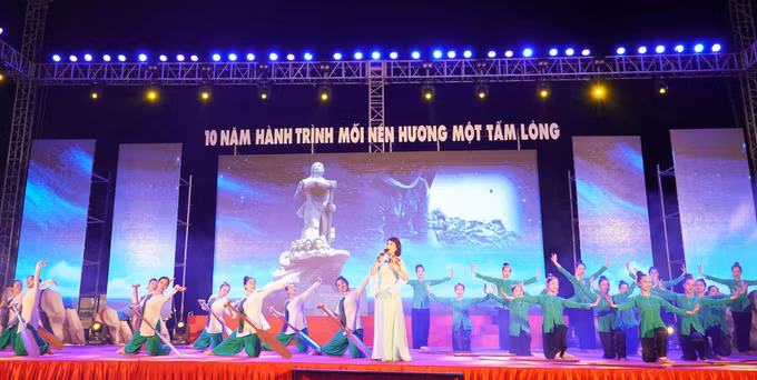 75 năm Ngày Thương binh - Liệt sỹ: Xúc động chương trình nghệ thuật “Sống mãi với thời gian” ảnh 5