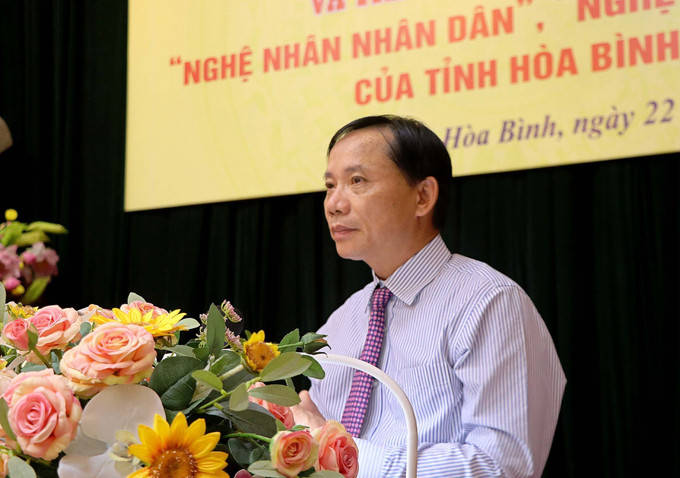 Ông Bùi Văn Khánh, Chủ tịch UBND tỉnh Hòa Bình phát biểu tại buổi lễ. Ảnh: Thanh Hải – TTXVN Công bố Quyết định của Chủ tịch nước và trao tặng danh hiệu “Nghệ nhân nhân dân”, “Nghệ nhân ưu tú” tỉnh Hòa Bình ảnh 1