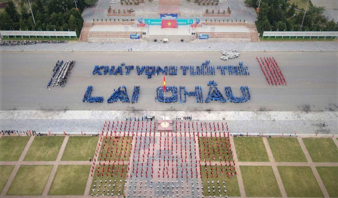 Ngày hội Thanh, thiếu nhi các dân tộc tỉnh Lai Châu có sự tham gia của hơn 3.500 thanh, thiếu nhi các dân tộc tỉnh Lai Châu. Ảnh: Nguyễn Oanh-TTXVN Tuổi trẻ Lai Châu tự hào truyền thống - khát vọng vươn xa ảnh 4