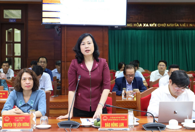 Ủy viên Trung ương Đảng, Quyền Bộ trưởng Bộ Y tế Đào Hồng Lan phát biểu tại buổi làm việc. Ảnh: Hoài Thu - TTXVN Đoàn công tác Bộ Y tế làm việc với tỉnh Đắk Lắk ảnh 1