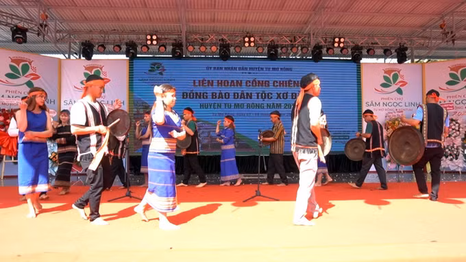 Kon Tum: Gặp mặt già làng, trưởng thôn, người có uy tín tiêu biểu ảnh 2