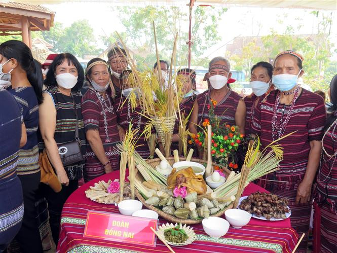 Bế mạc Liên hoan diễn xướng dân gian văn hóa các dân tộc khu vực Trường Sơn - Tây Nguyên năm 2022 ảnh 2 Bế mạc Liên hoan diễn xướng dân gian văn hóa các dân tộc khu vực Trường Sơn - Tây Nguyên năm 2022 ảnh 2