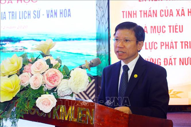 PGS. TS Anh Tuấn, Phó Hiệu trưởng Trường Đại học Khoa học xã hội và Nhân Văn phát biểu tại Hội thảo. Ảnh: Tá Chuyên - TTXVN Tổ chức hội thảo "Di tích khảo cổ Làng Vạc: Giá trị lịch sử - Văn hóa" ảnh 2
