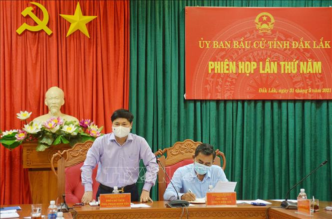 Phó Bí thư Thường trực Tỉnh ủy Đắk Lắk Phạm Minh Tấn phát biểu tại Phiên họp. Ảnh: Hoài Thu-TTXVN. Bầu cử lại đại biểu Hội đồng nhân dân xã tại 3 đơn vị bầu cử của tỉnh Đắk Lắk ảnh 1