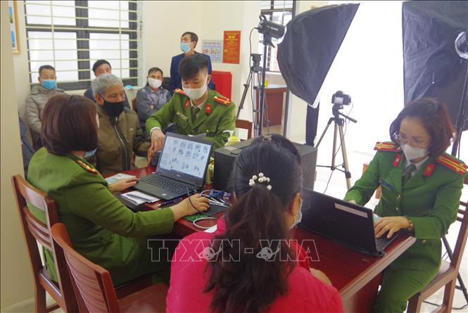 Một điểm cấp căn cước công dân tại Thành phố Thái Nguyên. Ảnh: Hoàng Nguyên - TTXVN Thái Nguyên: Chuyển đổi số góp phần thúc đẩy phát triển kinh tế-xã hội ảnh 1