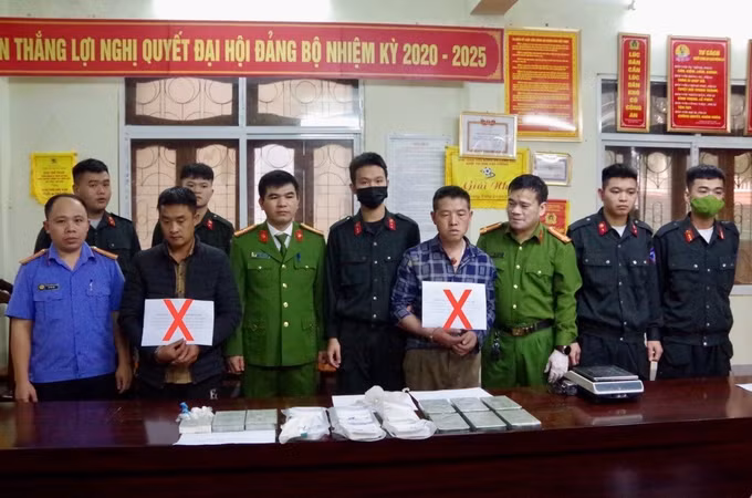 Bắt 2 đối tượng Thào Ly Pó và Vàng Mí Co tàng trữ, vận chuyển 15 bánh heroin ảnh 1
